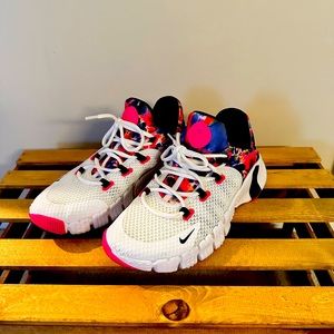 Women’s Nike sneakers